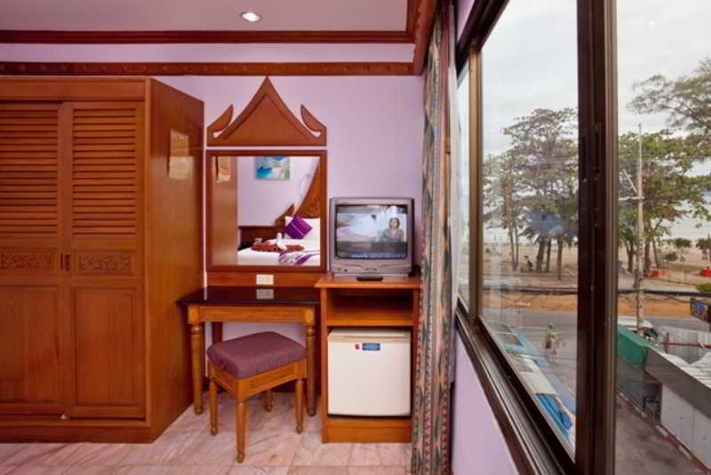 Patong Beach Bed And Breakfast Екстериор снимка
