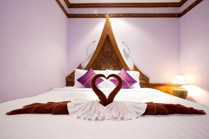 Patong Beach Bed And Breakfast Екстериор снимка